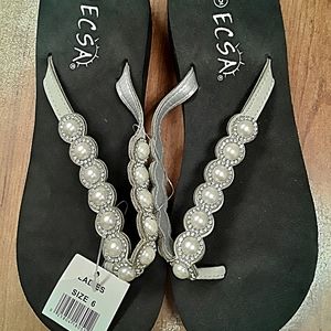 NWT Women's Ecsa brand flops with heel